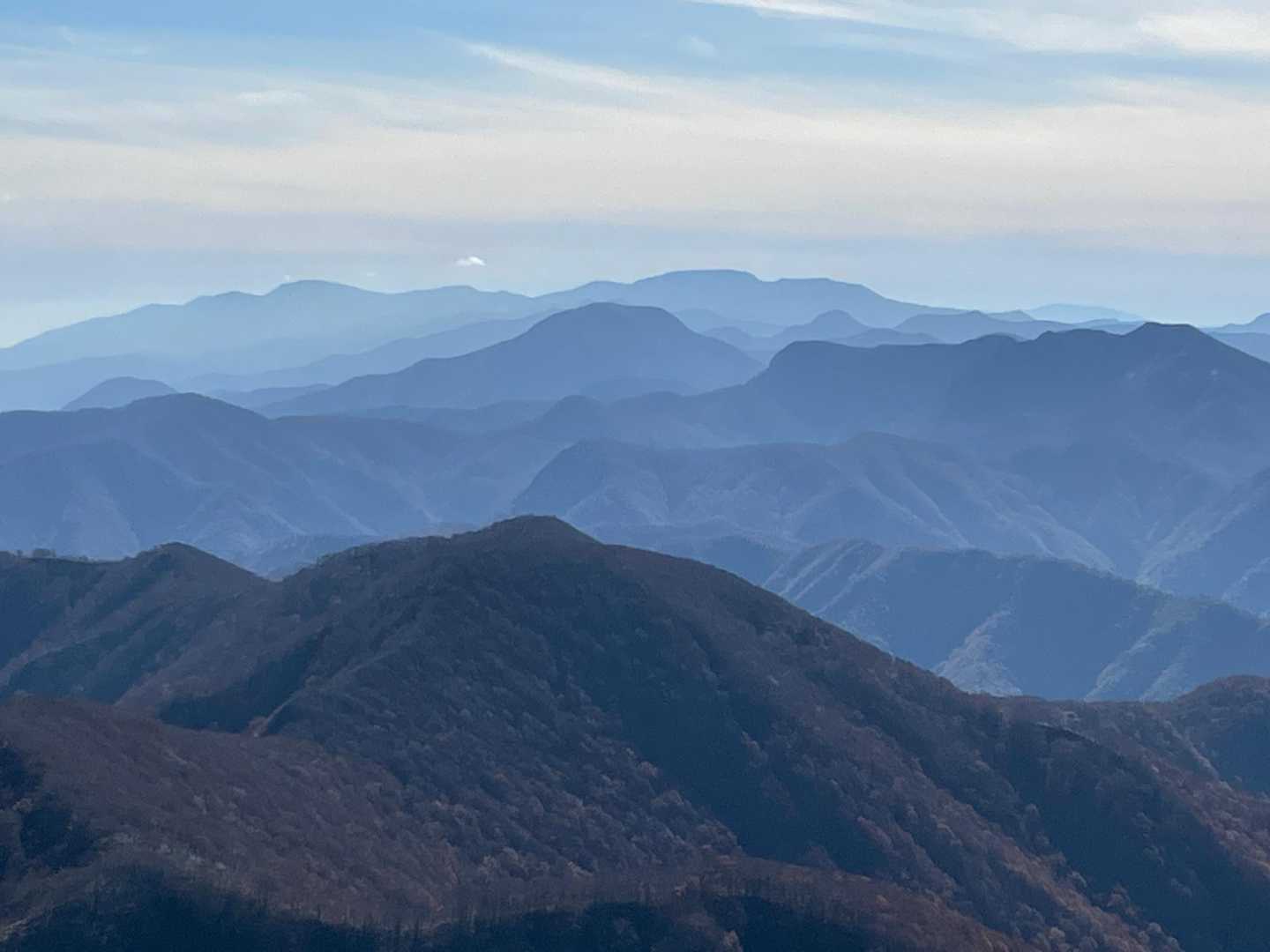 山頂からは、南〜西の展望が素晴らしいです。