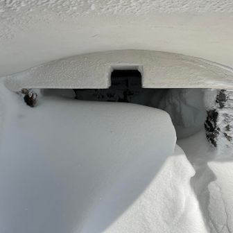 祠に参り今年の安全山行を祈願。