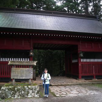 随神門前で📷
