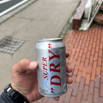 箱根湯本の観光エリアに突入し、コンビニ発見。
まずは喉を潤す....🍺