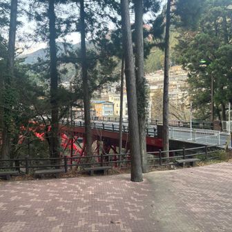 道路に出ました〜
駅はもうすぐ！
お疲れ様でした〜

おしまい。