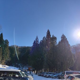 さて、日付け変わって本日は快晴なり☀💙✨
冬型になる前の高気圧💙
今夜から気圧配置は縦縞で寒気が入ってきまーす☃️
みんな青空に飢えてんだね〜😁
満車御礼だ🈵🎊