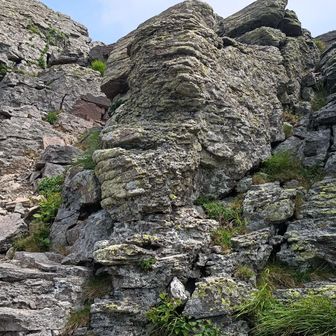 190万年前にできた？
柱状節理がすごい遺跡のよう
