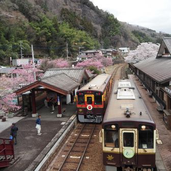あっという間に水沼駅
ここでまた降りて、今度は一駅歩くつもり
次の対向車はトロッコ列車１号わっしー号のようです