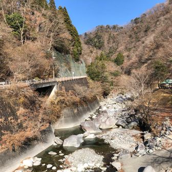河内川を渡ります。