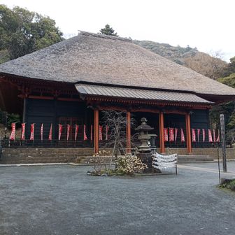 着きました。でも5時で閉まっていました。
ということは、麓のバスが危ういです。（歩いてお参りする人って、ほとんどいなさそうでしたが）