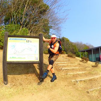 すぐ隣りに登山口👄