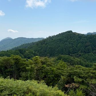 展望台から
左の電波塔は嵩山
右のはこれから行く嘉納山