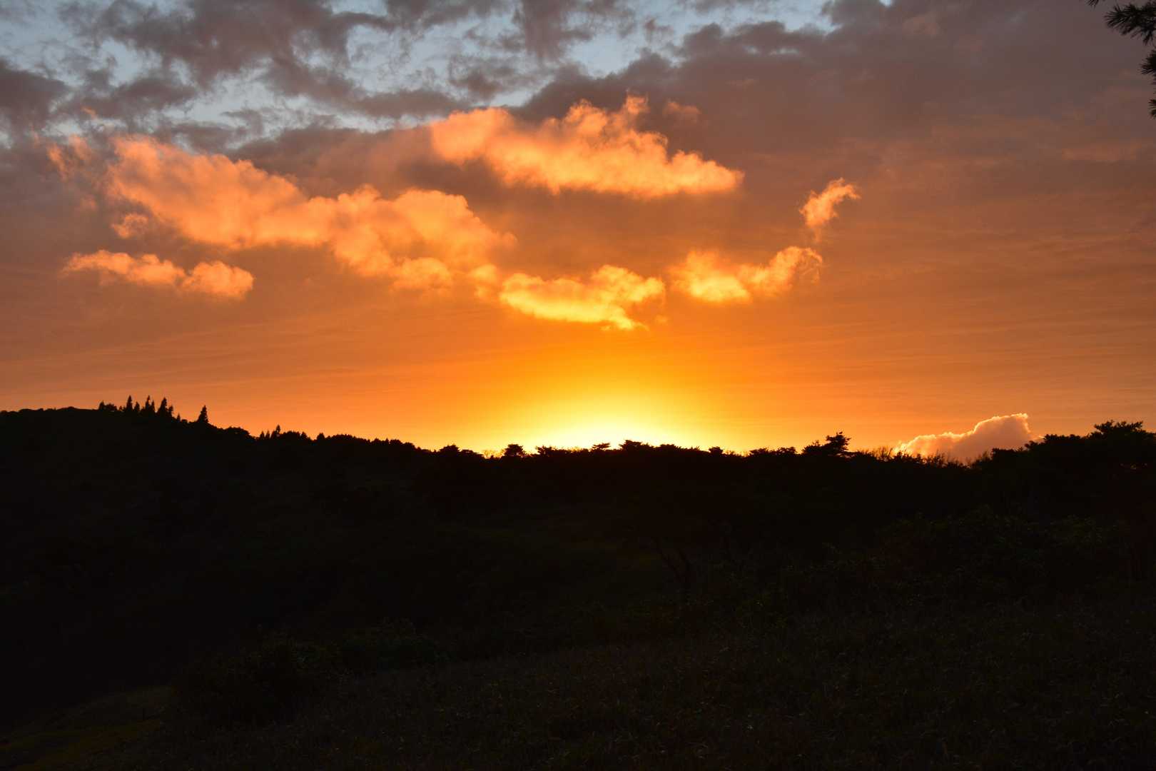 天空の回廊の向こうに
夕陽が沈む