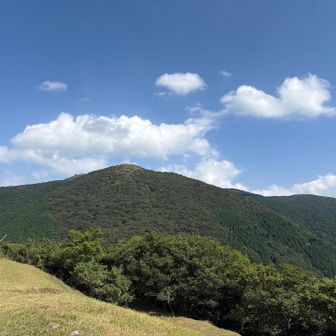 鷹取山から見た福智山
