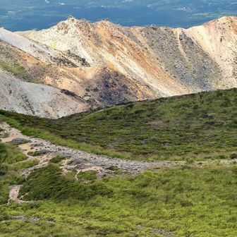 硫黄山見ながら、そろそろ下山🚶‍♂️‍➡️