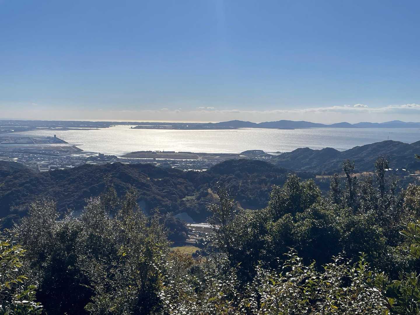 宮路山山頂　強風です
五井山に向かいます