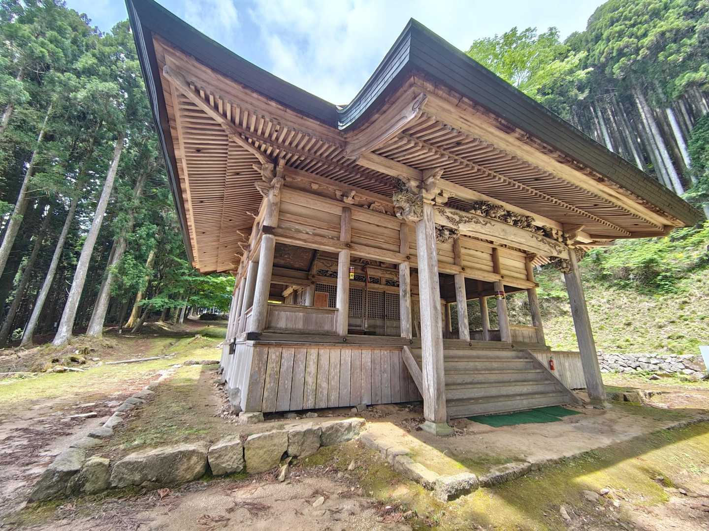 立派な造りの神社⛩️🙏🏻