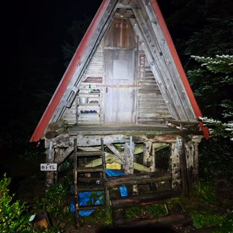 靴の中最悪で、雨にも降られたので
避難小屋にて気持ちを整理😮‍💨