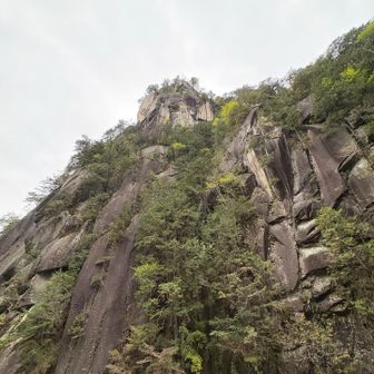 グレーピークの⛰️覚円峯はそそり立つ岩峯☝️🙄
遊歩道から見学するだけで一座ゲット出来ます🤫
