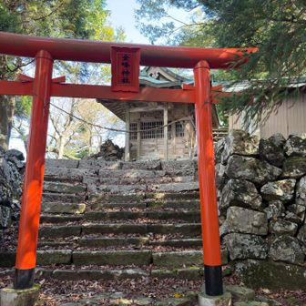 山頂の神社（金峰神社）