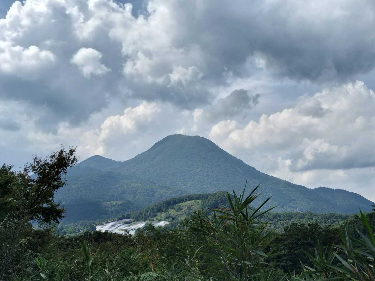 山頂は鶴見岳が見える⛰️