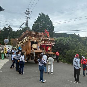 人力プラスダンプで坂を登る