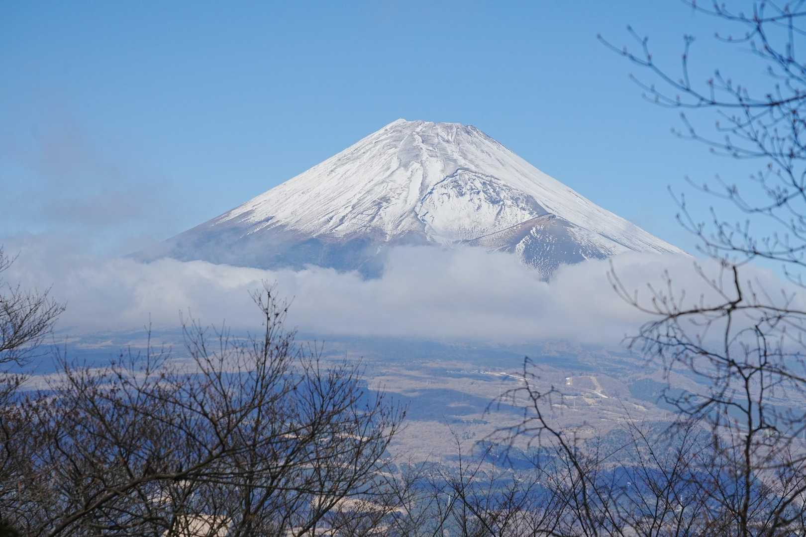 もう少しまつと宝永山？が