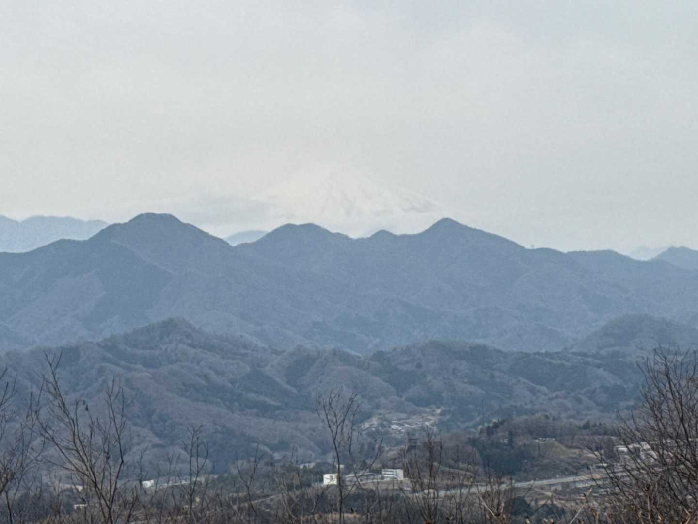 ここでも、うっすら富士山が…。
写真だと、なかなか見づらいです。