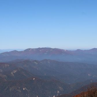 焼石方面が焼けてます🍁
奥には岩手山がちょこっと見えます