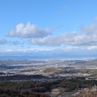 山頂から
北側が青空になってきました。