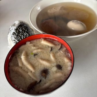 手作りおにぎりとしめじ汁&おでん