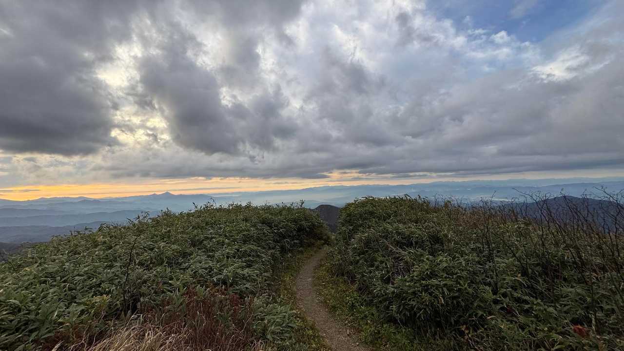 飯豊山、晩秋の稜線テン泊 の写真 41