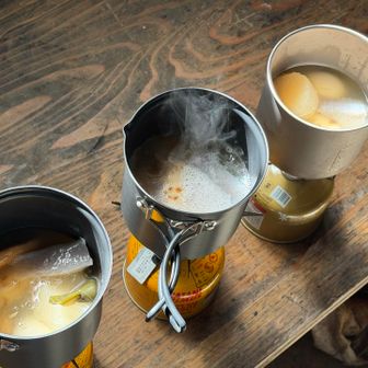 小屋に入ってランチタイム😋