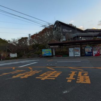 別府ロープウェイの山麓駅に到着。この行程で早々となる最後のトイレと自販機。ここでしっかりと水分補給と排泄を。
