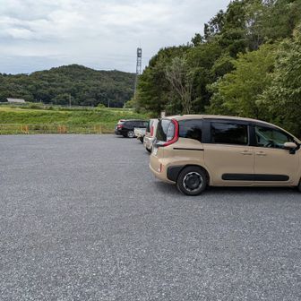 鐘撞堂山の用土ルート登山口駐車場に着きました。