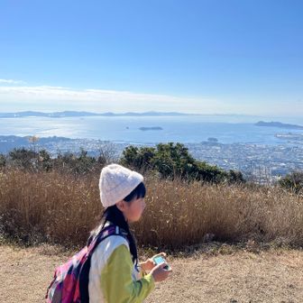 娘が持っているのはカメラ！？
いや、これはお菓子です☺️