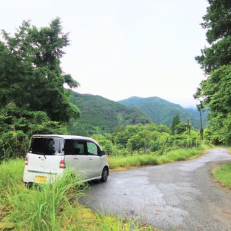 横平登山口とうちゃこ🚗雨☔が１時間止まないので待機中