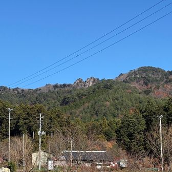 あの岩場が男体山と女体山かな