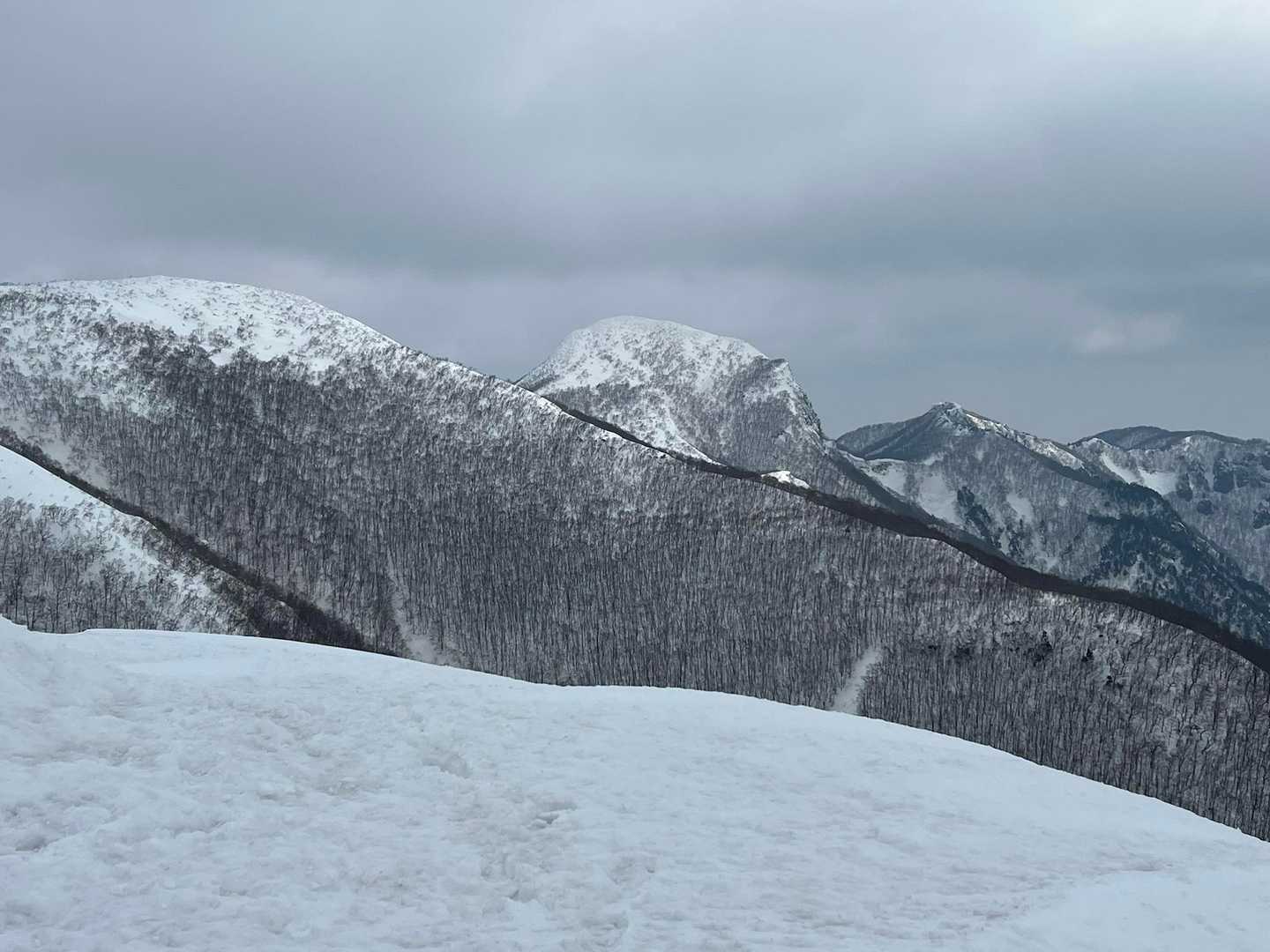 独特な山容のセンカム