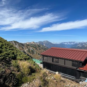水晶小屋はもう閉まってました　残念