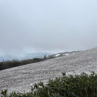 駐車場から
まだ雪が残る