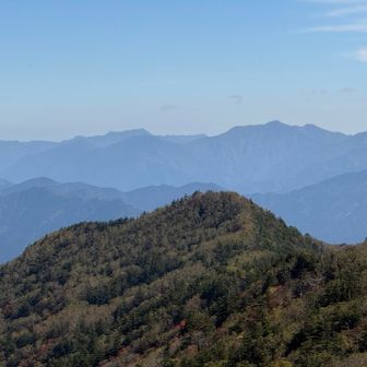 奥に雲早山〜高城山

高城山は拡大したらレーダードームが見えます