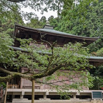 三角寺本堂　屋根は金閣寺と同じ造りだそうです
