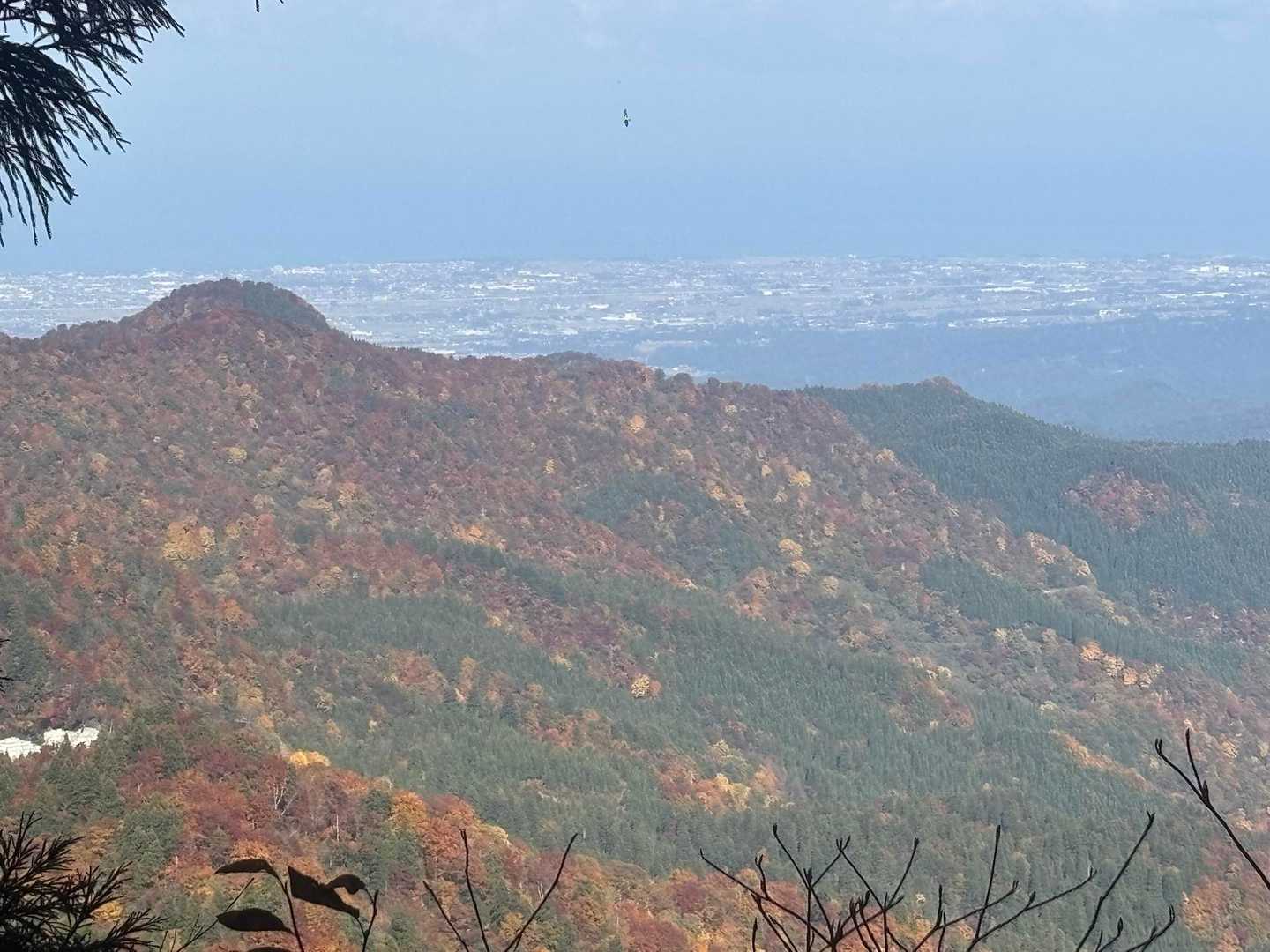 登山口　左下の白いとこ

大分上がってきた👍