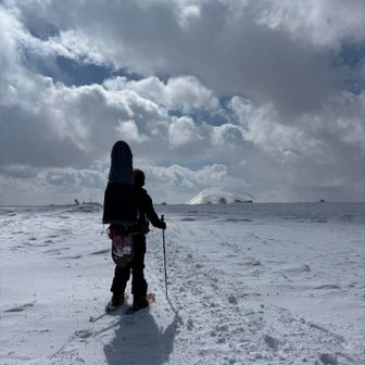 朝里岳山頂でBCのお兄さんが登ってきた🏂
ついつい談笑。気さくで良い方でした😊