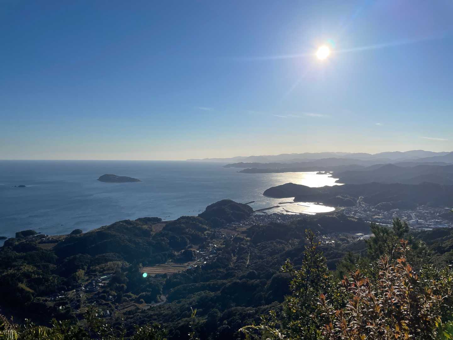 鍛治屋谷山からの眺望😊
海が光ってきれ〜💕