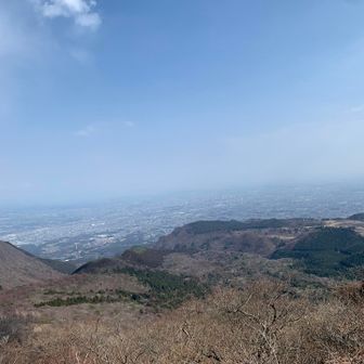 関東平野。霞か濃い。
本当なら、筑波山、スカイツリーが見えるのかな🤔