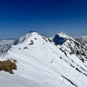 スゴい、あそこまで普通にみんな行くのね😅
私はもう十分です😁✨
よく見たら斜面はクラック入ってる😱