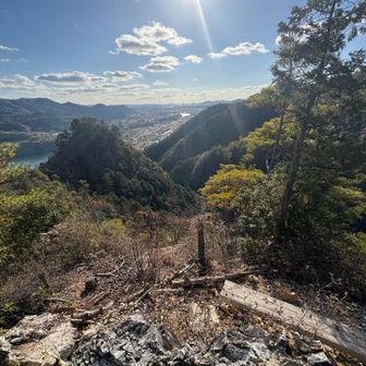 見晴らし岩に向かう途中の岩