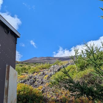 富士宮口六合目の山荘付近で一瞬富士山頂まで見渡せる瞬間があり、ラッキー