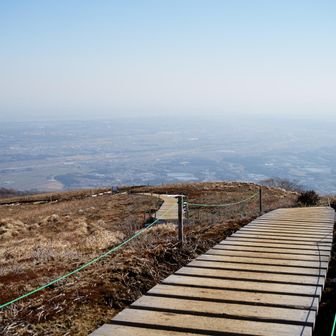 この位置からだと、果てしなく地上まで延びているかのような木道😀
