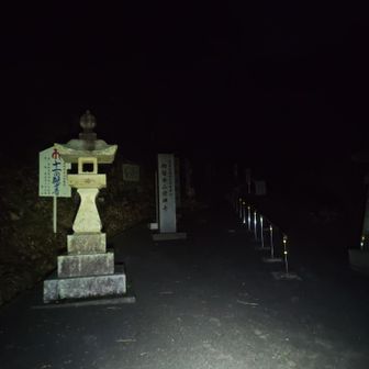 ６時前なので、入口は真っ暗