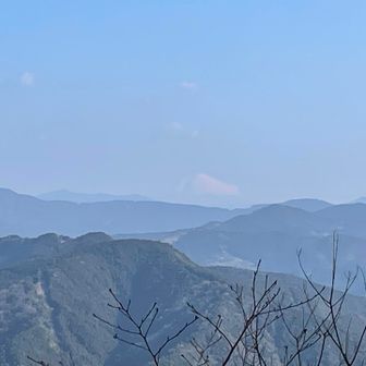 気温が高いせいかうっすら。でも真っ白なのは分かる😃