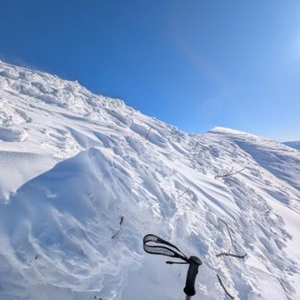 ここで雪壁を利用して、カップヌードル食べました。